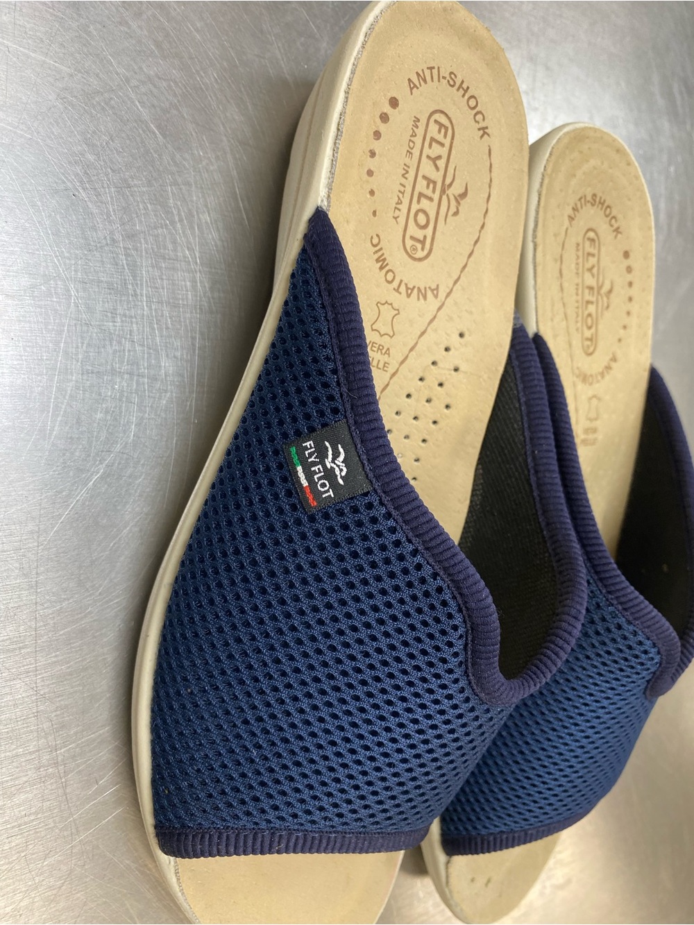 Women's Flyflot Navy Slide Sandals with Cushioned Anatomical Footbed Size 9-9.5 - Picture 3 of 4